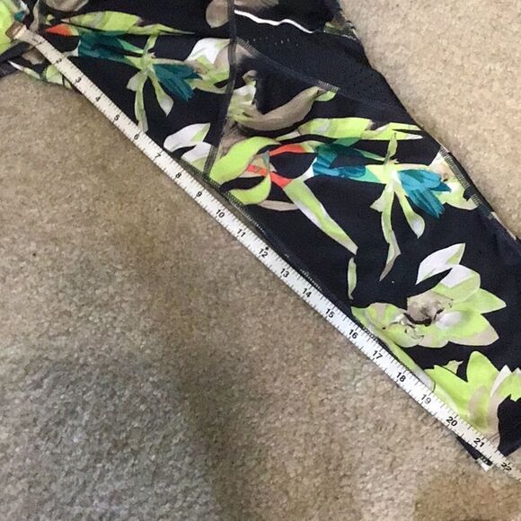 🦩Avia Women’s Pants Workout Capri Tropical Floral Pattern Pull On Leggings Sz L - Picture 11 of 13